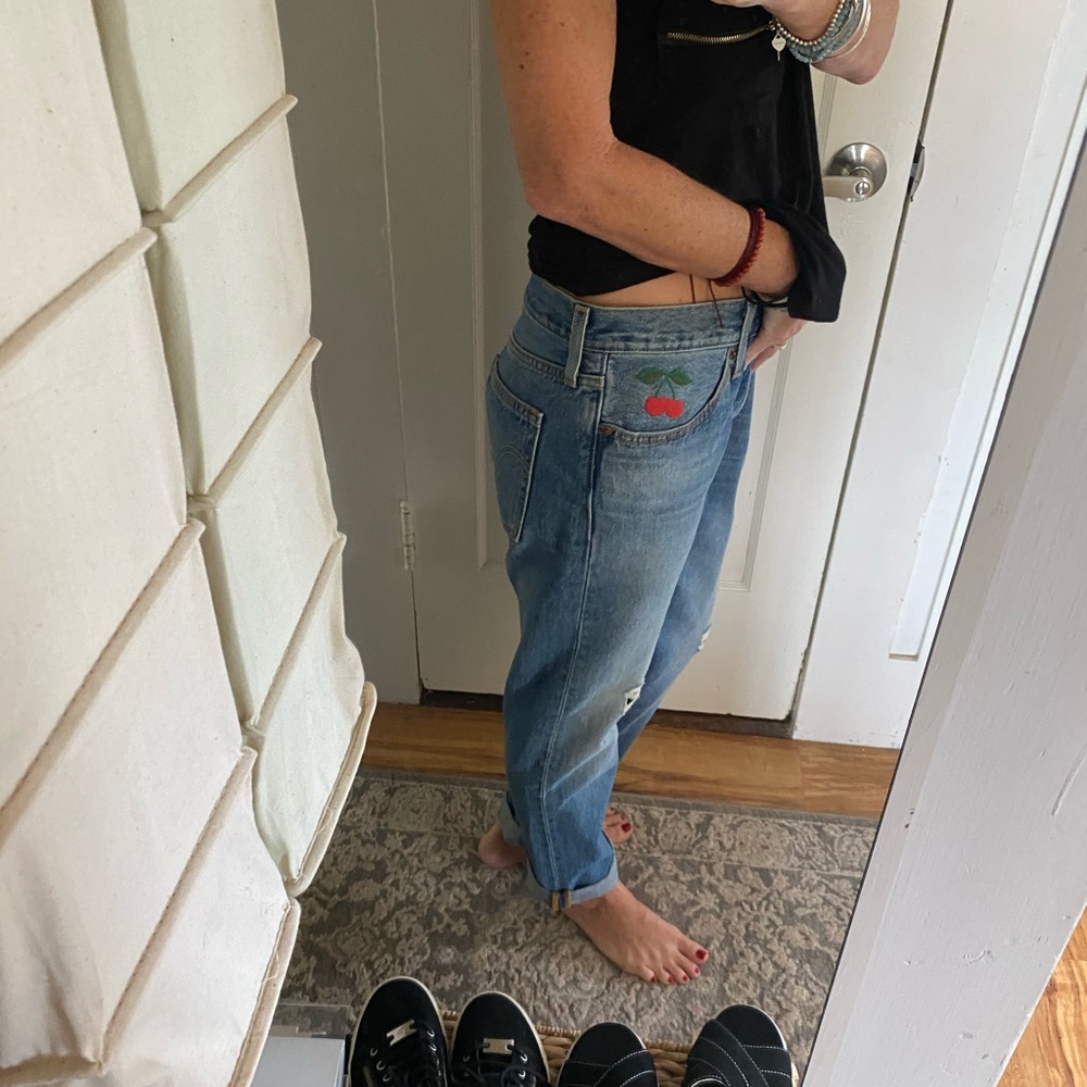 Levi’s 501 button fly with cherry embroidery - Picture 9 of 15